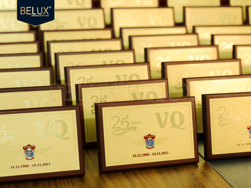 Lô 120 tranh 25 năm VQ 20x13cm bằng đồng thiết kế theo yêu cầu